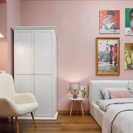 Grand Apartment *
